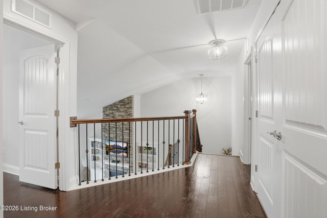 118 Charmwood Ct, Louisville, KY 40245