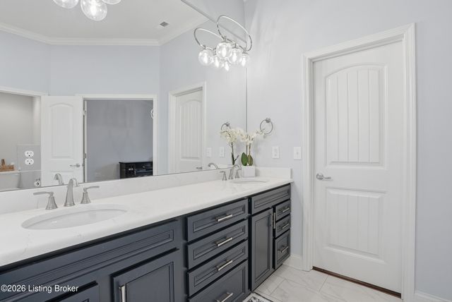 118 Charmwood Ct, Louisville, KY 40245