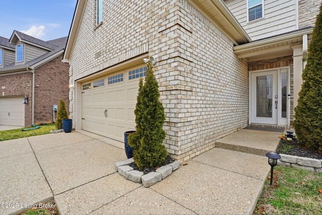 118 Charmwood Ct, Louisville, KY 40245