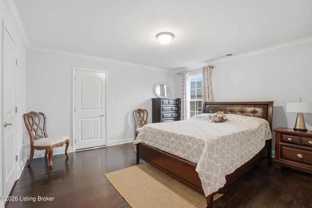 118 Charmwood Ct, Louisville, KY 40245