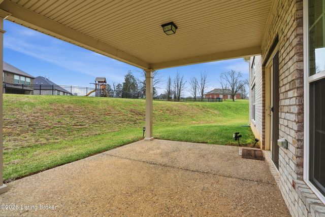 118 Charmwood Ct, Louisville, KY 40245