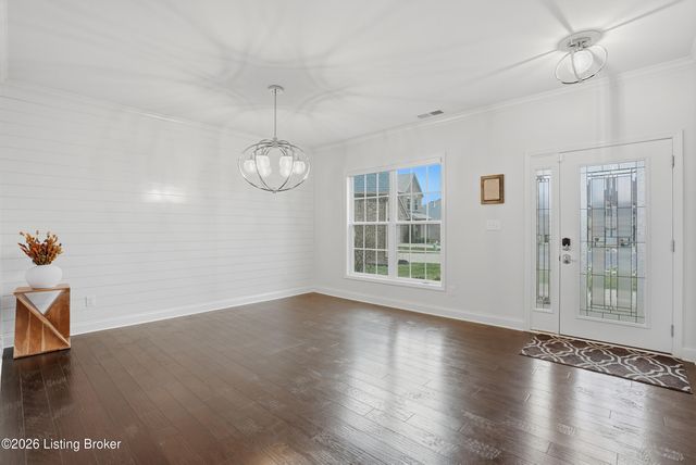 118 Charmwood Ct, Louisville, KY 40245