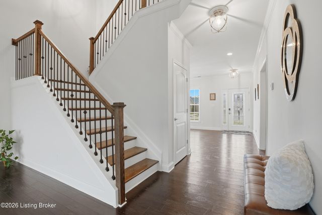 118 Charmwood Ct, Louisville, KY 40245