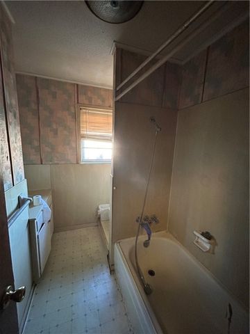 8810 Green Point Drive, Altus, AR 72821