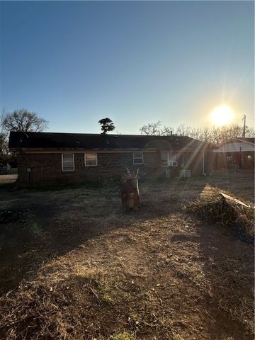 8810 Green Point Drive, Altus, AR 72821