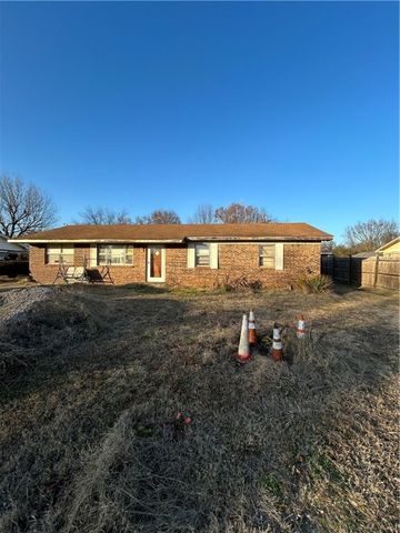 8810 Green Point Drive, Altus, AR 72821