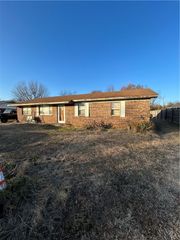8810 Green Point Drive, Altus, AR 72821