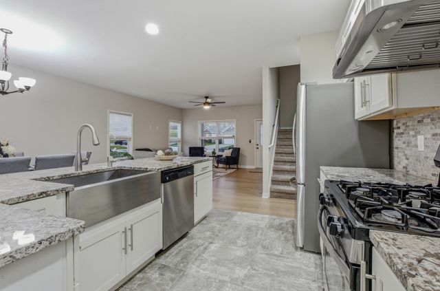 3304 TIMBER RUN DR, Columbia, MO 65203