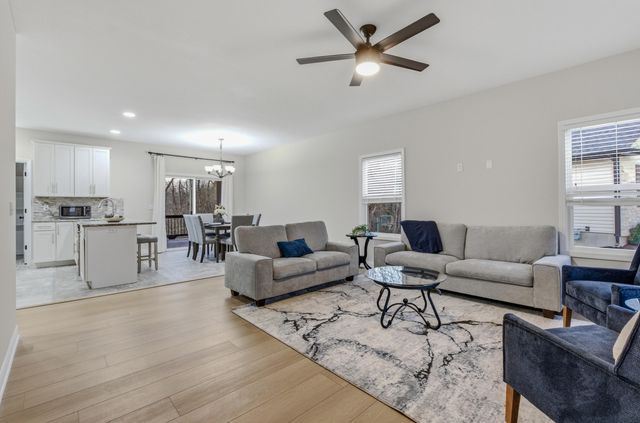 3304 TIMBER RUN DR, Columbia, MO 65203