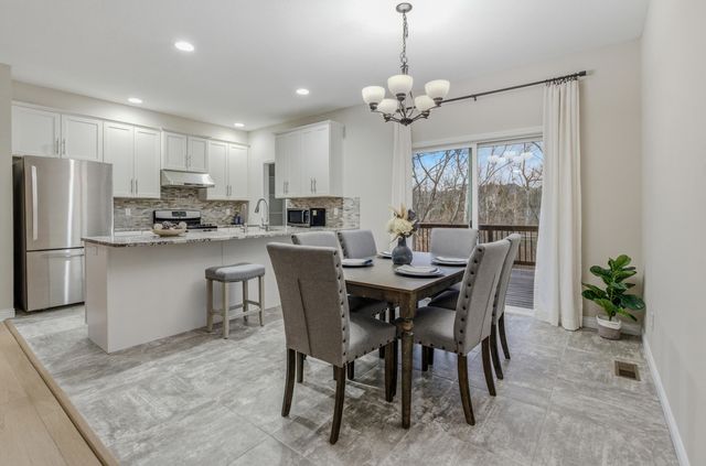 3304 TIMBER RUN DR, Columbia, MO 65203