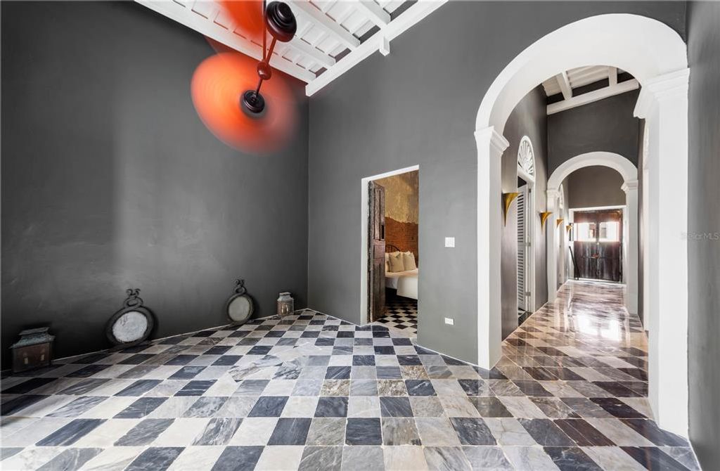 Image 11 of property listing at 254 NORZAGARAY STREET, San Juan, PR 00901
