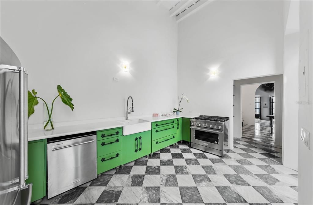 Image 8 of property listing at 254 NORZAGARAY STREET, San Juan, PR 00901
