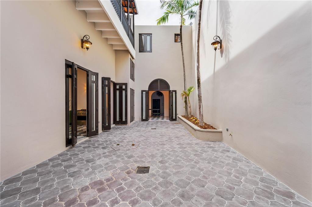 Image 9 of property listing at 254 NORZAGARAY STREET, San Juan, PR 00901
