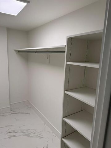 4950 Woodway Drive 406, Houston, TX 77056