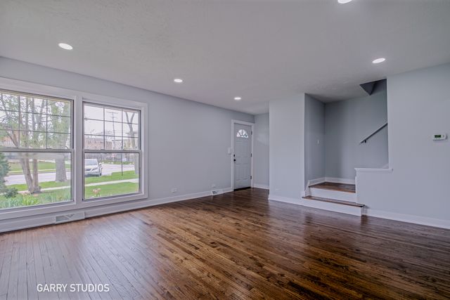 1212 N Wheeling Road, Mount Prospect, IL 60056