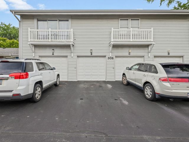 306 Milton Court B, Bloomingdale, IL 60108