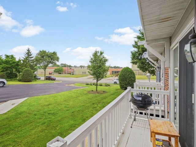 306 Milton Court B, Bloomingdale, IL 60108