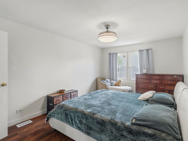306 Milton Court B, Bloomingdale, IL 60108