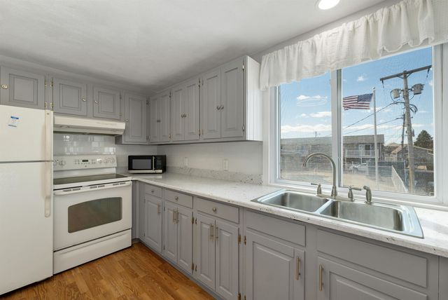 68 Kings Hwy Unit 27, Hampton, NH 03842