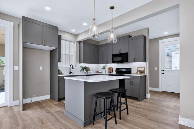 330 E Mayfield Springs Blvd, Boise, ID 83716