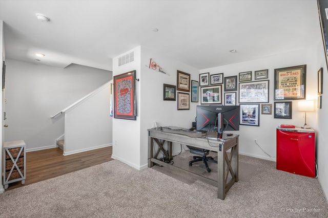 2041 Sequoia Avenue, Mundelein, IL 60060