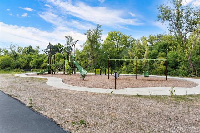 2041 Sequoia Avenue, Mundelein, IL 60060