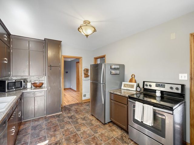 245 5th Avenue S, South Saint Paul, MN 55075