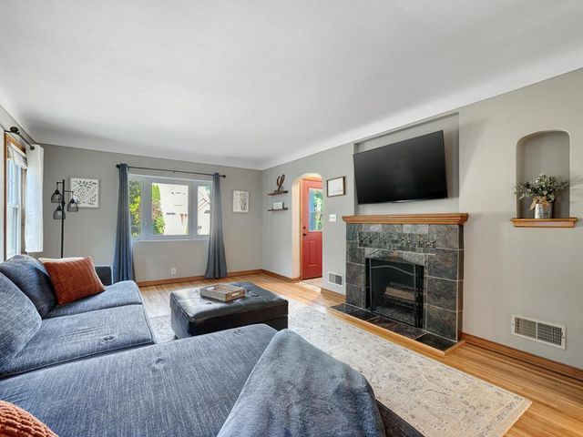 245 5th Avenue S, South Saint Paul, MN 55075
