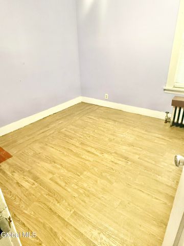 5 Hawk Street, Schenectady, NY 12307