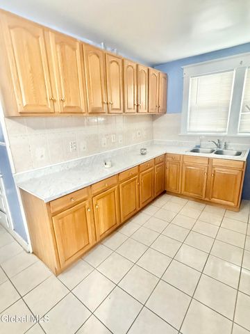 5 Hawk Street, Schenectady, NY 12307