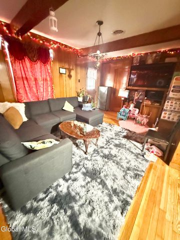 5 Hawk Street, Schenectady, NY 12307