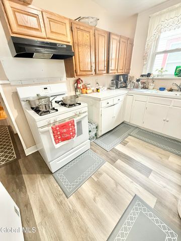 5 Hawk Street, Schenectady, NY 12307