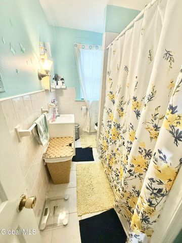 5 Hawk Street, Schenectady, NY 12307