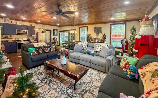 841 S Loop 497, Brenham, TX 77833