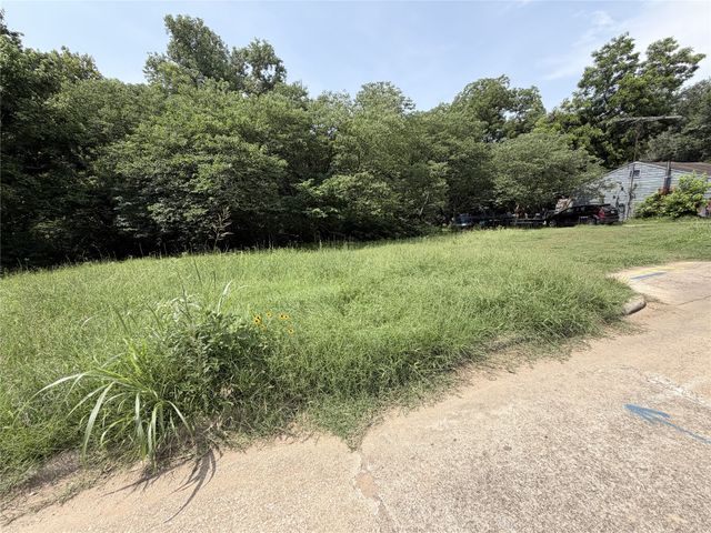 1326 W Crawford Street, Denison, TX 75020