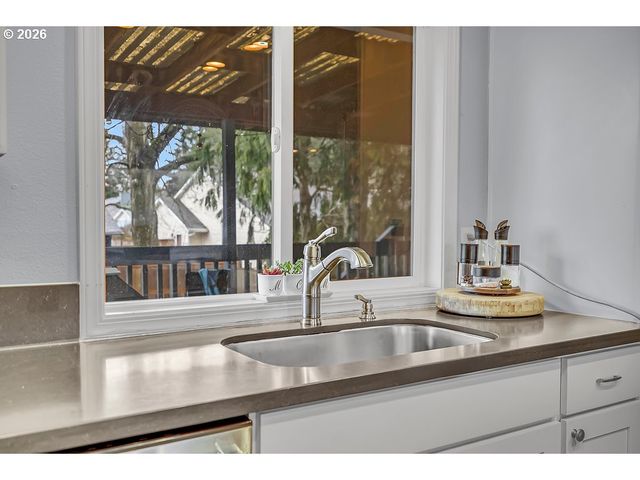 3893 Sw 4TH St, Gresham, OR 97030