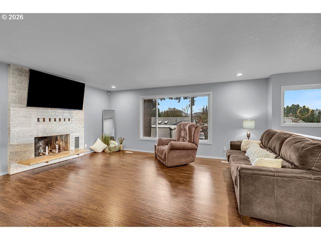 3893 Sw 4TH St, Gresham, OR 97030