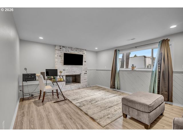 3893 Sw 4TH St, Gresham, OR 97030