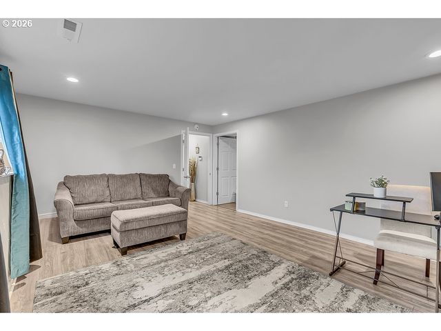 3893 Sw 4TH St, Gresham, OR 97030