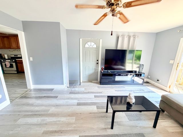 2109 Park Street, Rolling Meadows, IL 60008