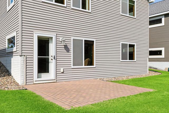 2314 Rangeview Lane, River Falls, WI 54022
