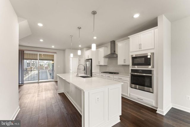 12994 HATTONTOWN SQ, Herndon, VA 20171