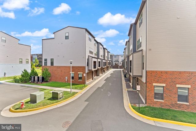 12994 HATTONTOWN SQ, Herndon, VA 20171