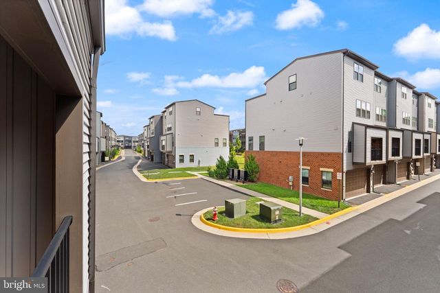 12994 HATTONTOWN SQ, Herndon, VA 20171