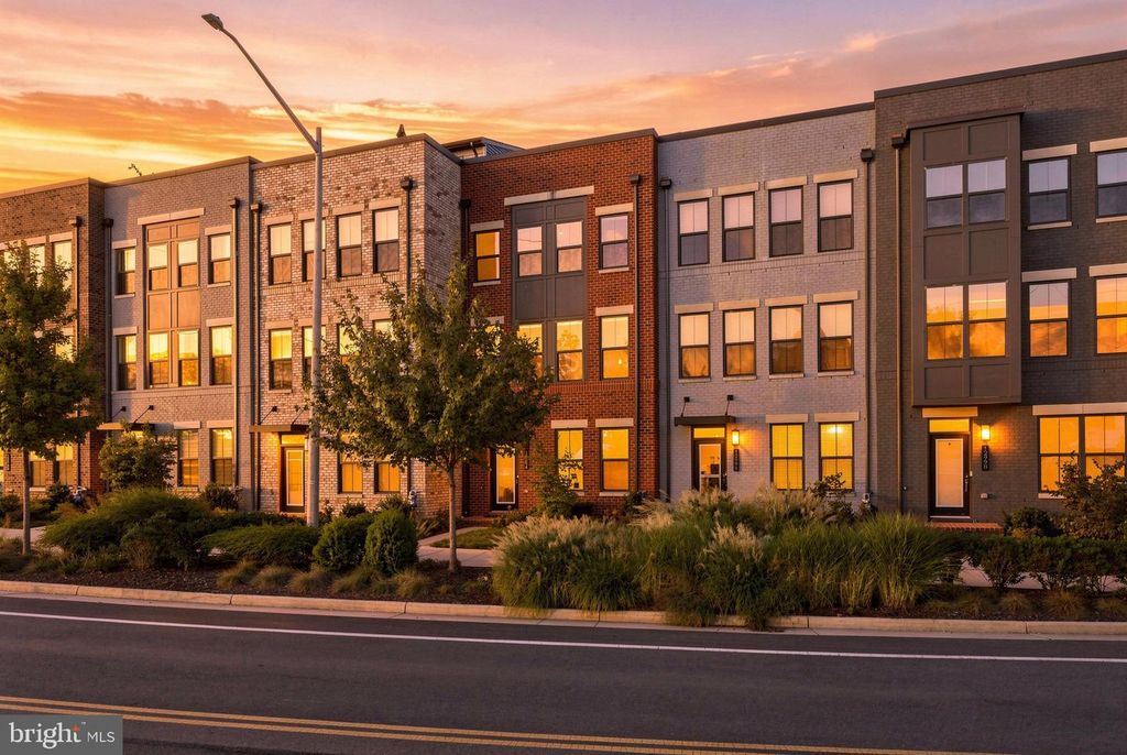 12994 HATTONTOWN SQ, Herndon, VA 20171