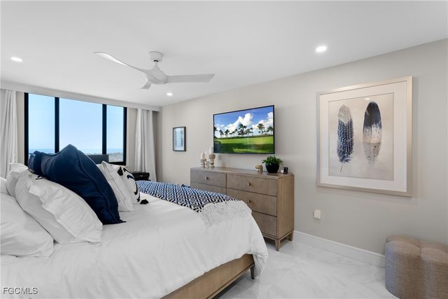 17 Bluebill AVE 903, Naples, FL 34108