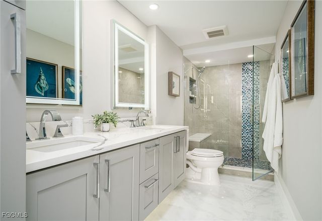 17 Bluebill AVE 903, Naples, FL 34108