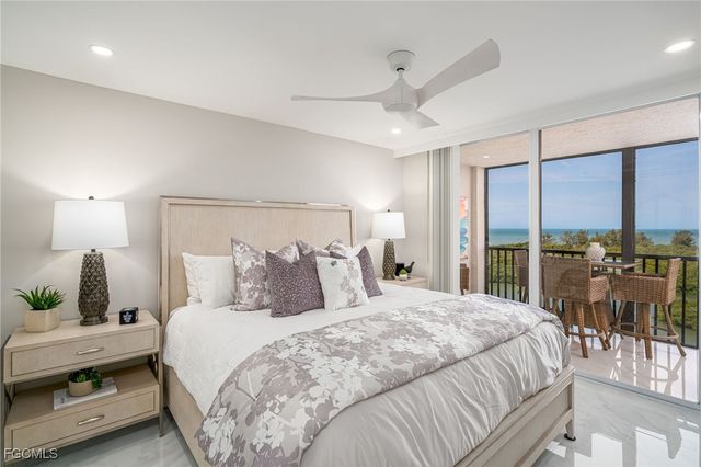 17 Bluebill AVE 903, Naples, FL 34108