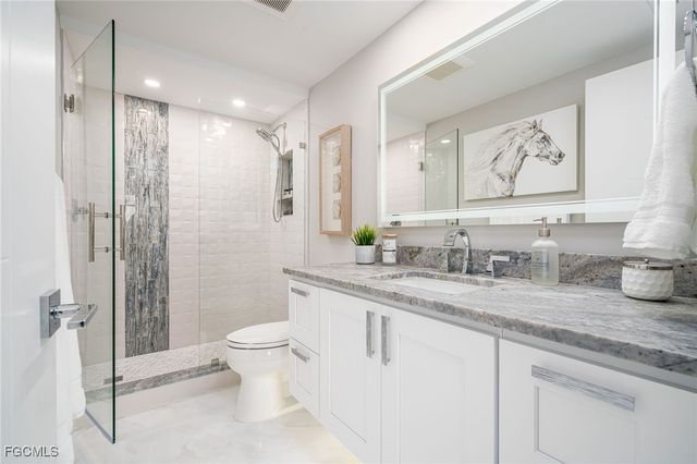 17 Bluebill AVE 903, Naples, FL 34108