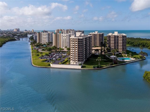 17 Bluebill AVE 903, Naples, FL 34108